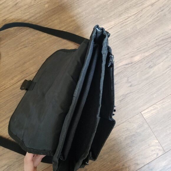 Targus CityGear for Most Tablets Mini Messenger Notebooks Kindle School Work - Picture 4 of 8